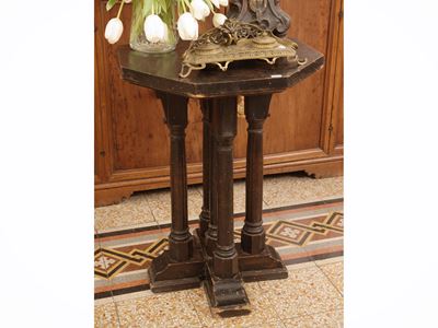 Tavolino da appoggio in legno tenero, XIX secolo