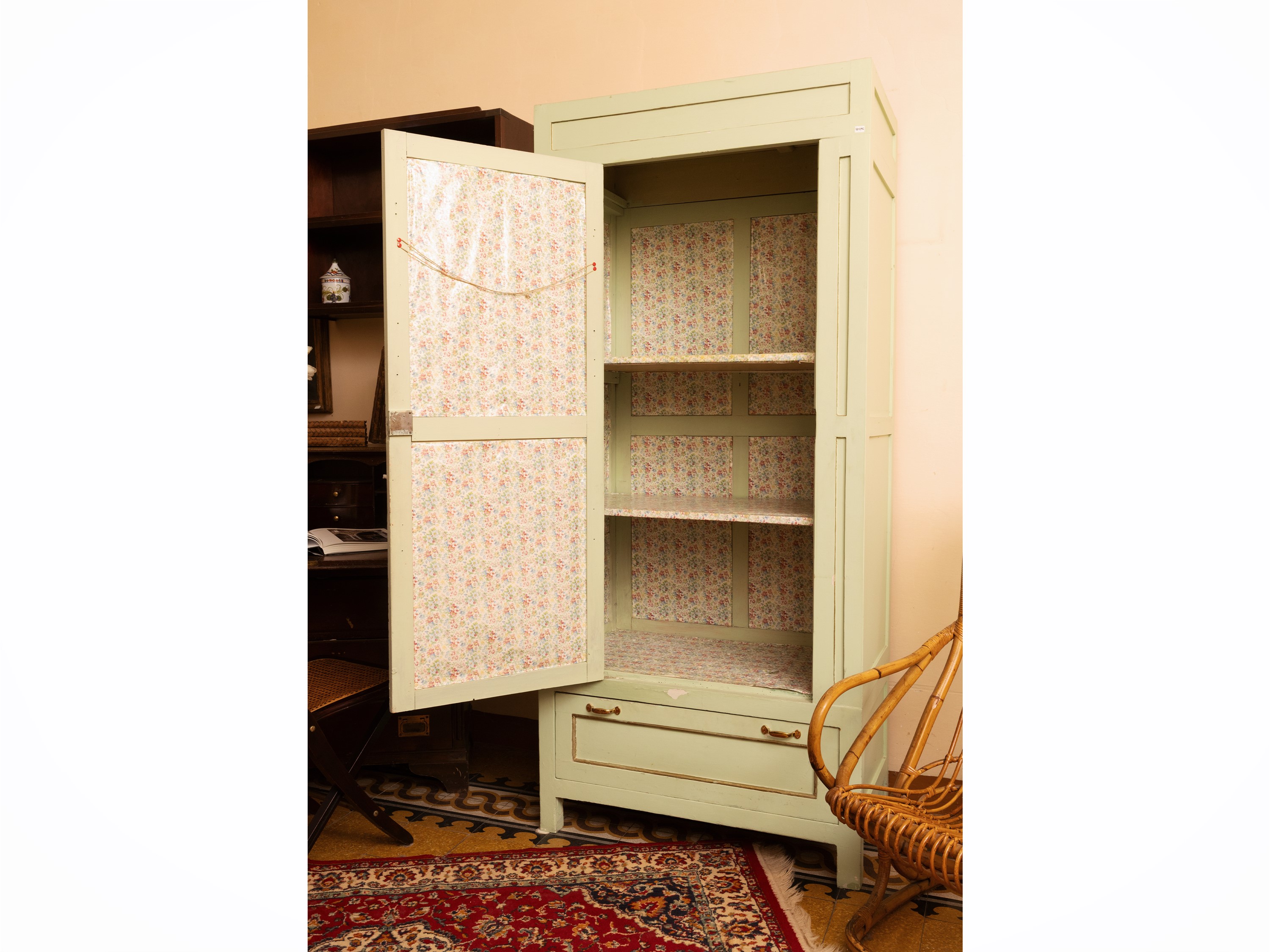 Armadio guardaroba in gattice laccato verde chiaro