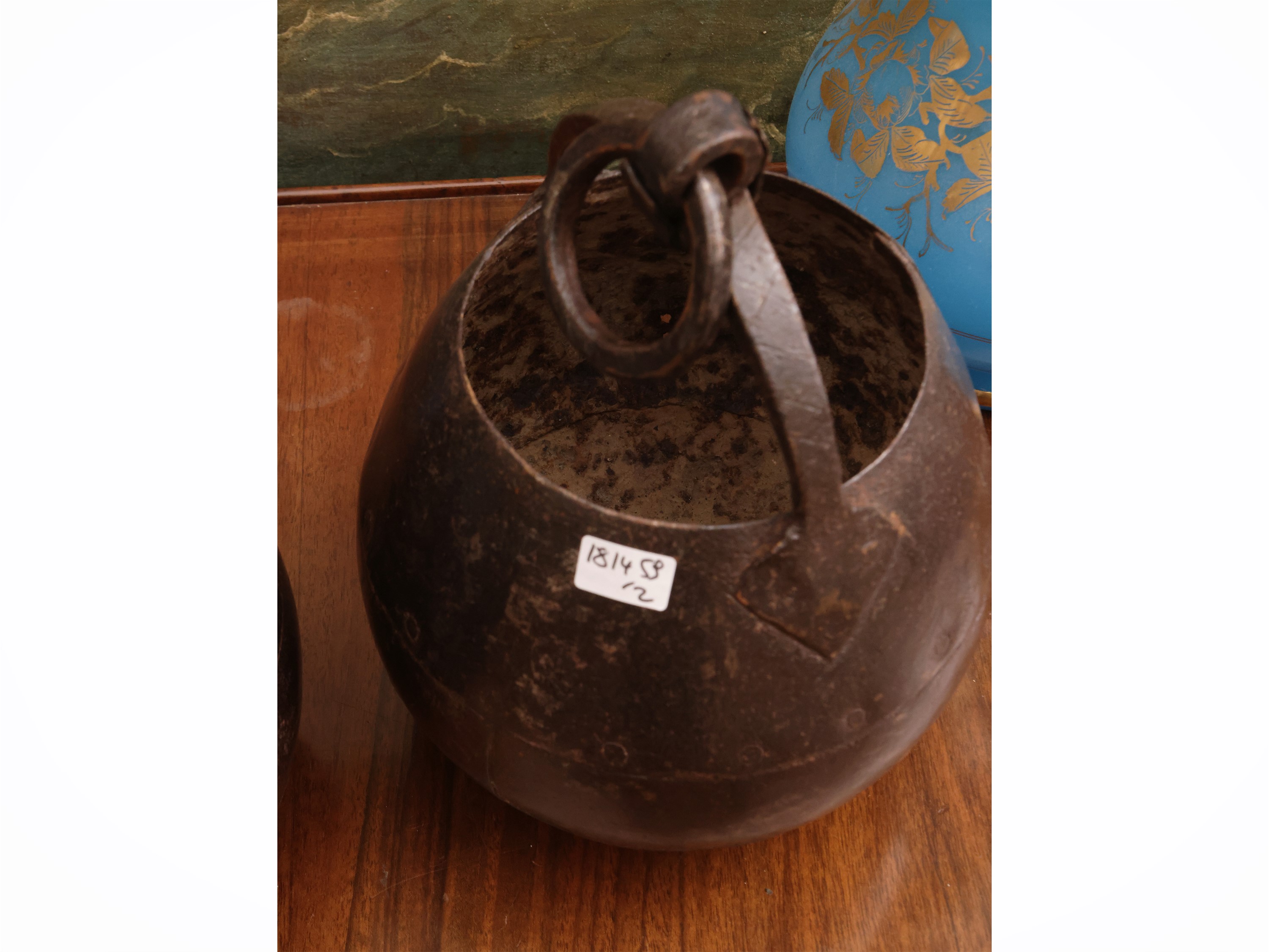 Due antichi secchi da pozzo, ferro battuto, h cm 235 e cm 30