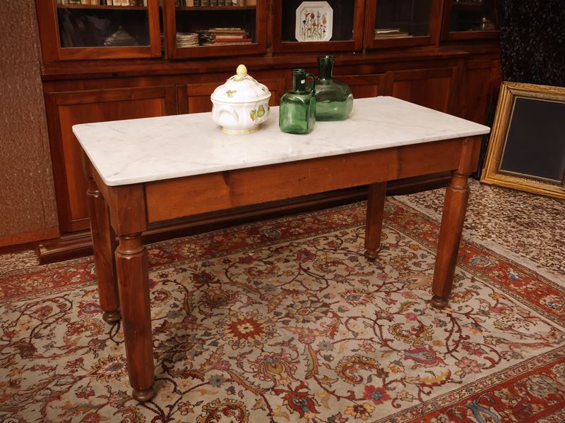 Tavolo da cucina in ciliegio, XIX secolo, con piano in marmo bianco