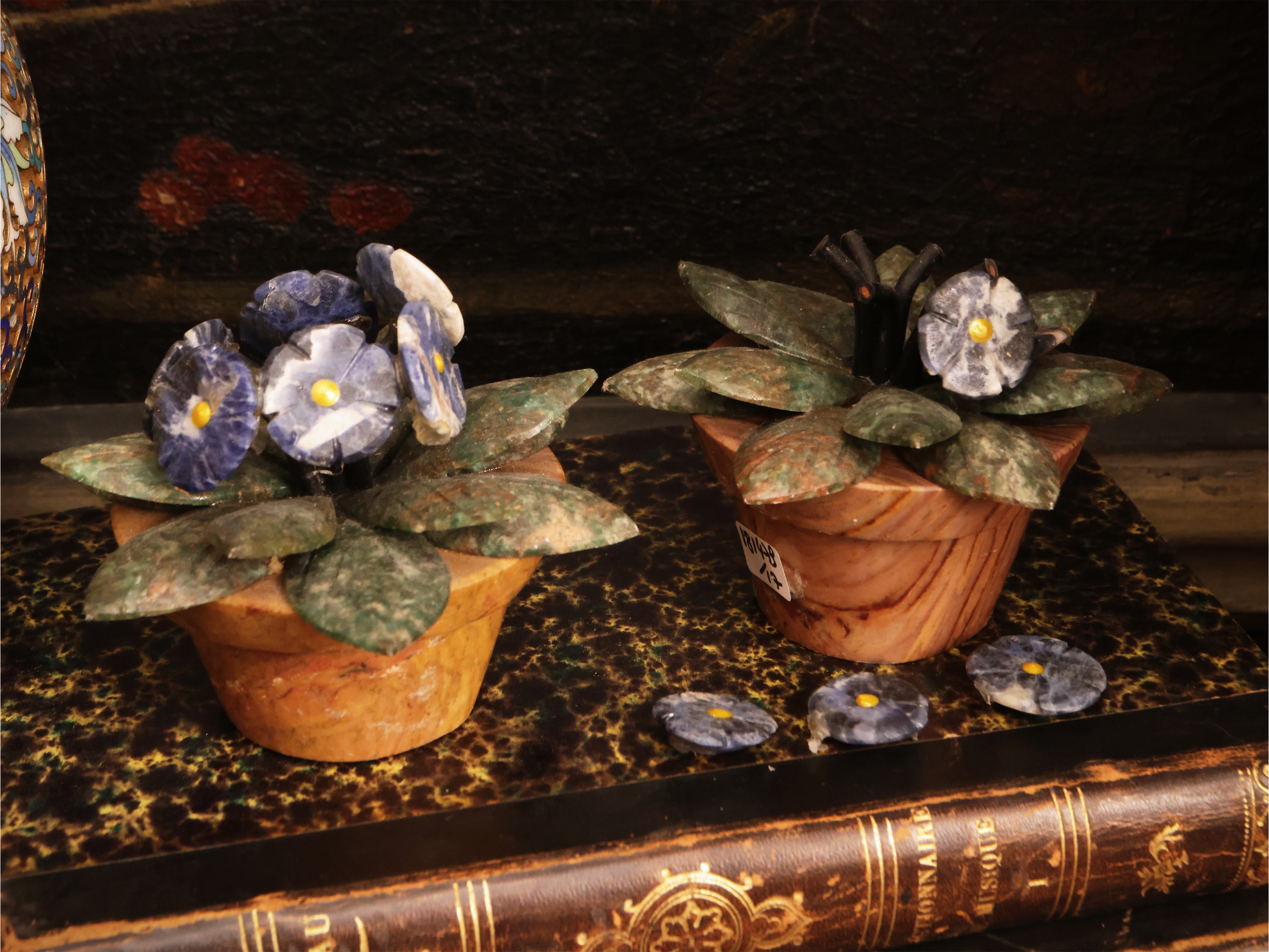 Fantasia di piccoli volatili e pesci in pietre dure