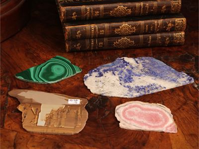 Quattro lastre in pietre dure: lapislazzuli, pietra paesina, malachite e rodocrosite