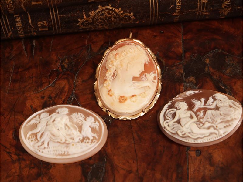 Spilla-pendente con cammeo in conchiglia e oro 14 Kt