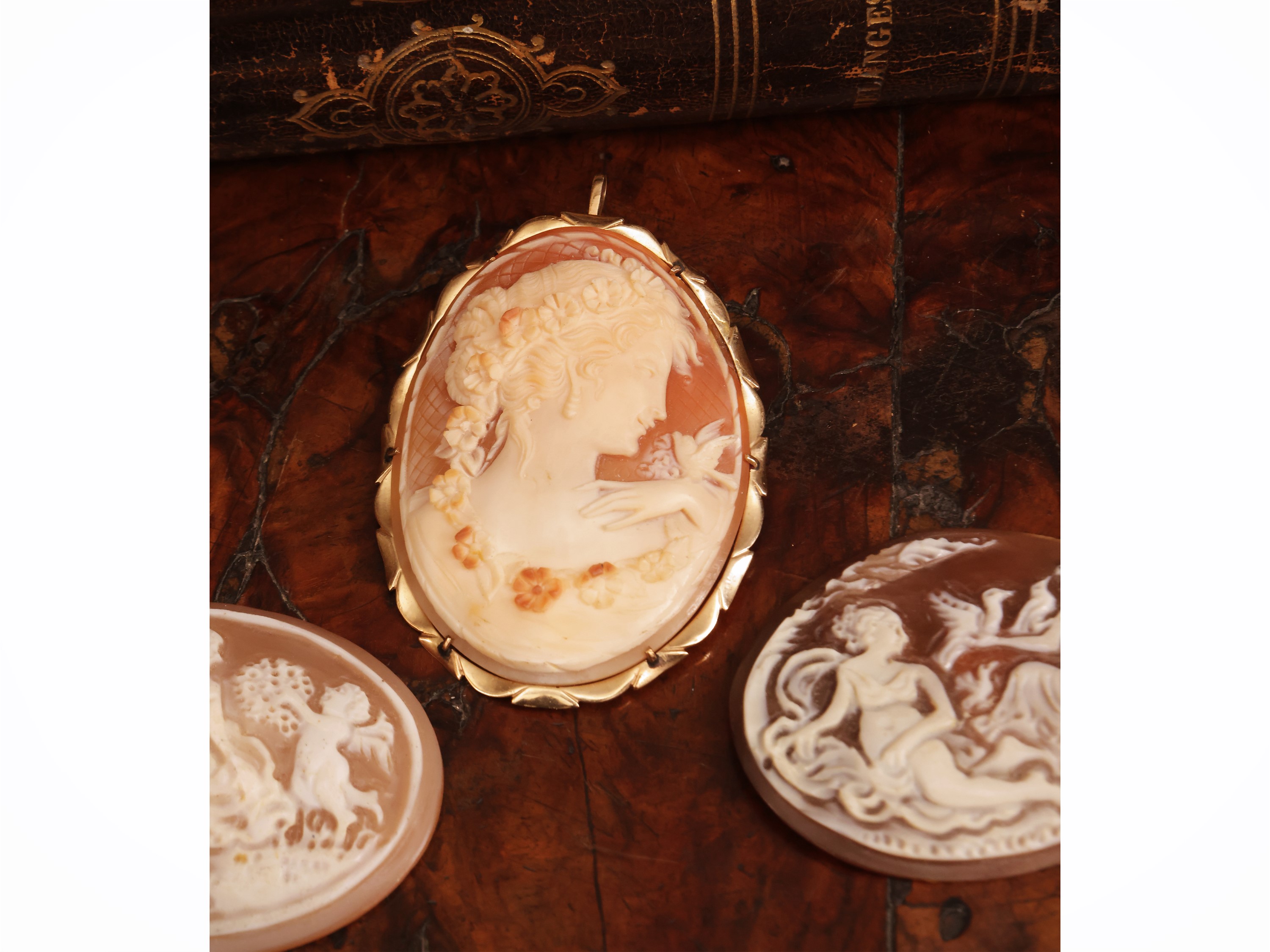 Spilla-pendente con cammeo in conchiglia e oro 14 Kt