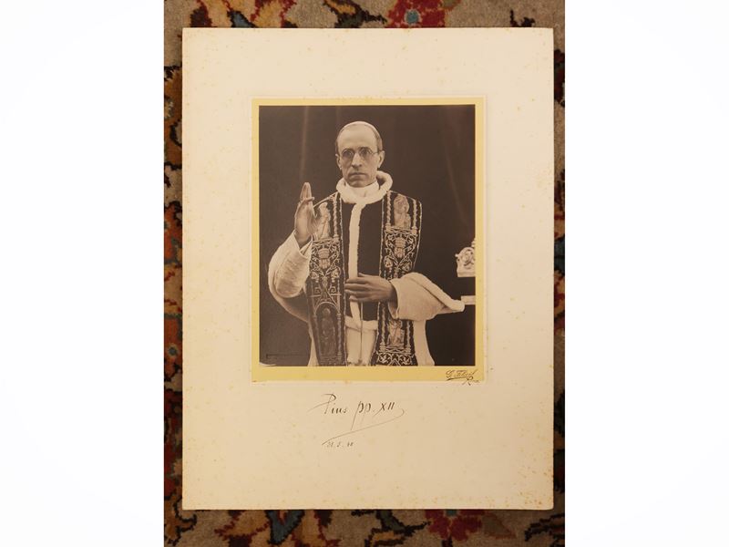 Miscellanea di stampe, fotografie d'epoca e studi, con autografi e documenti storici