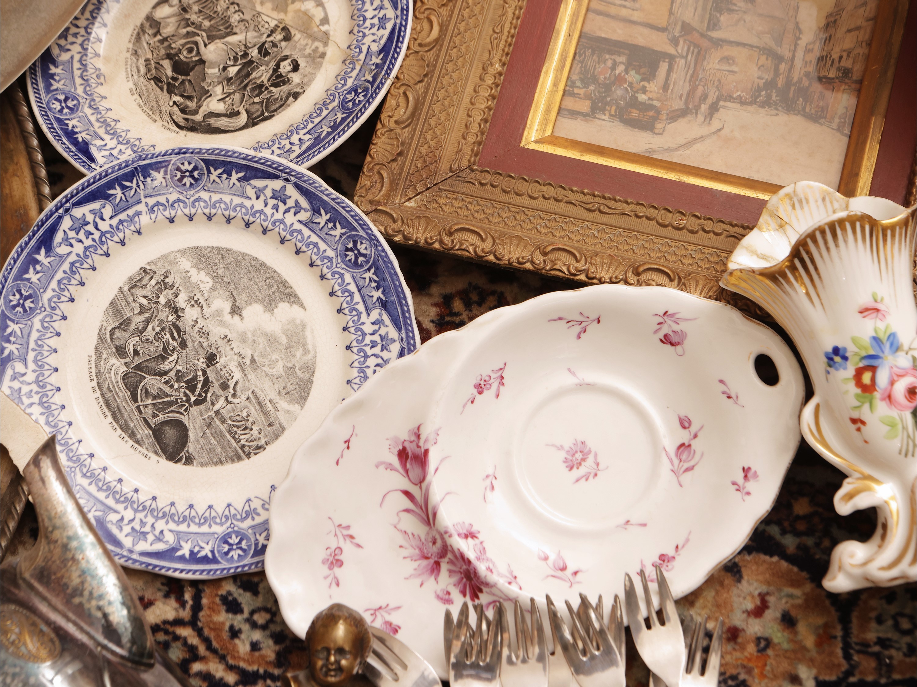 Miscellanea di curiosità e oggetti da collezione