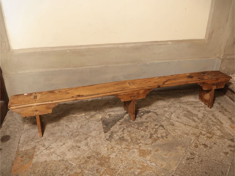 Antica panca rustica in legno tenero, dimensioni h 31 x 191 x 20 cm