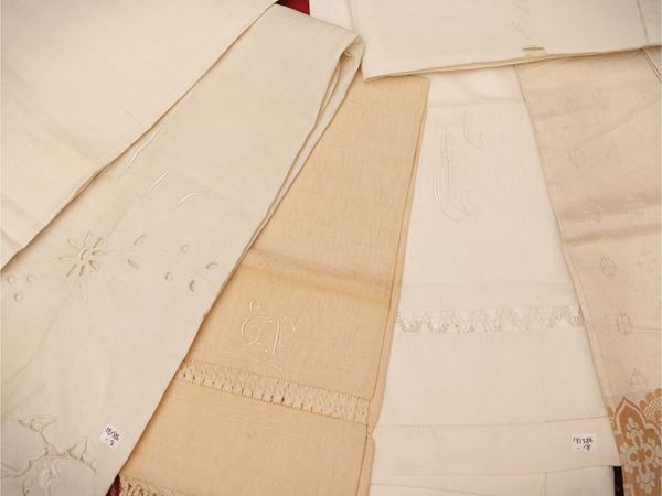 Pattern of eight vintage linen towels