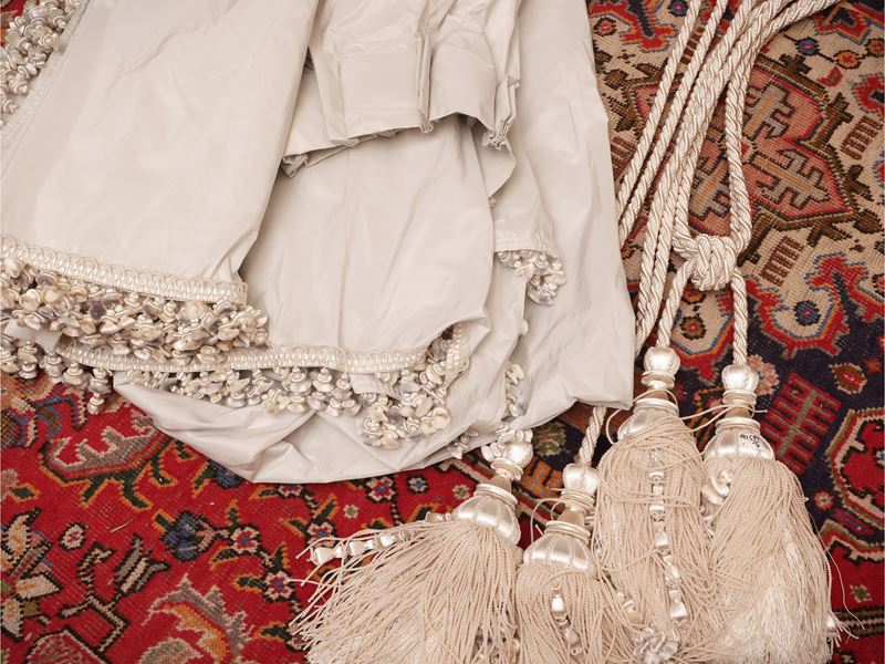 Tendaggio in taffetà grigio perla