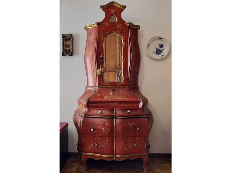 Trumeau veneziano del XVIII secolo, laccato rosso con decorazioni dorate