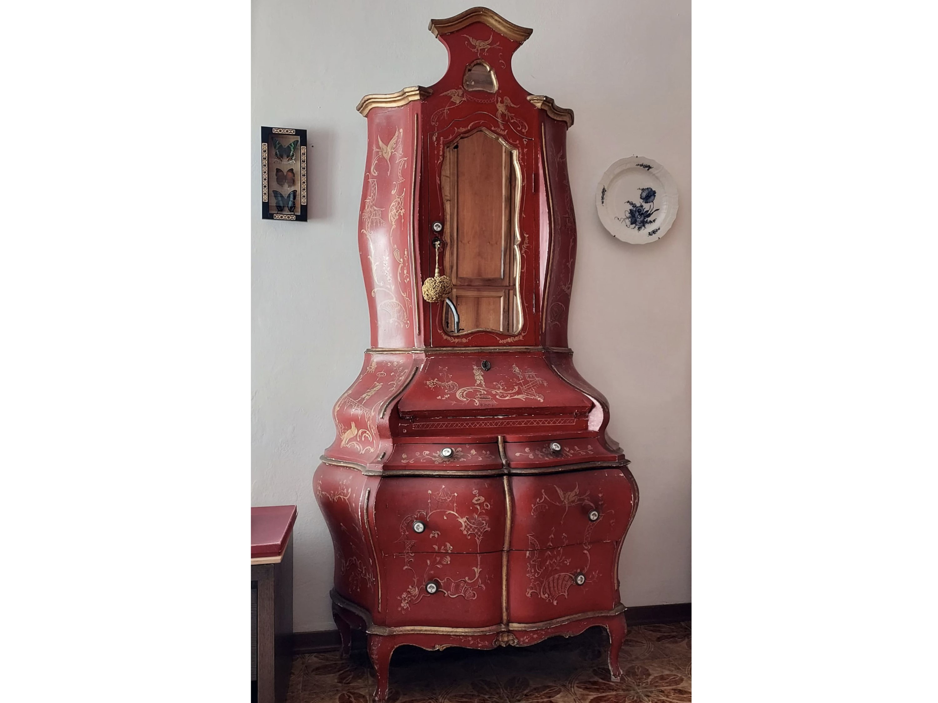 Trumeau veneziano del XVIII secolo, laccato rosso con decorazioni dorate