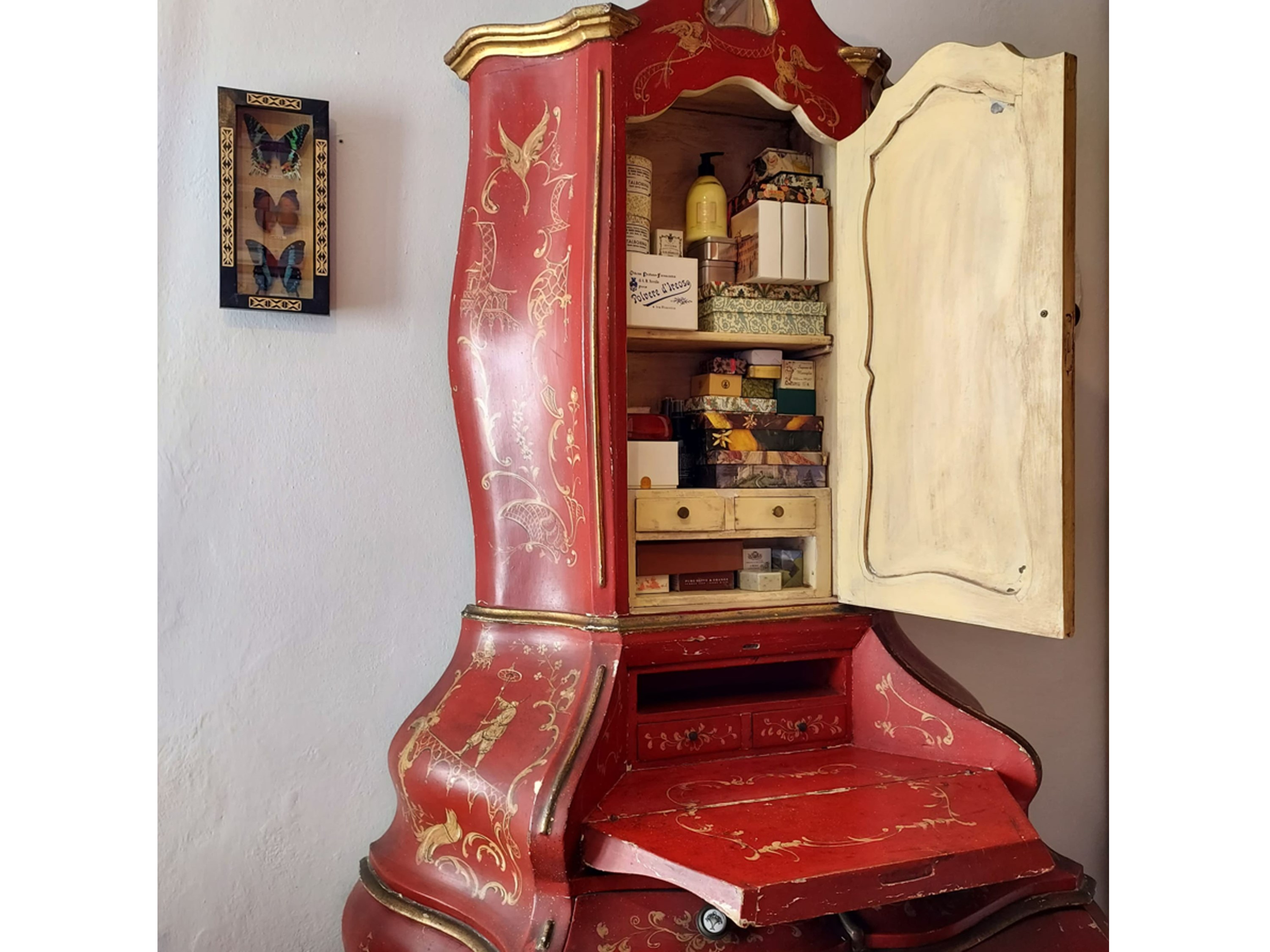 Trumeau veneziano del XVIII secolo, laccato rosso con decorazioni dorate