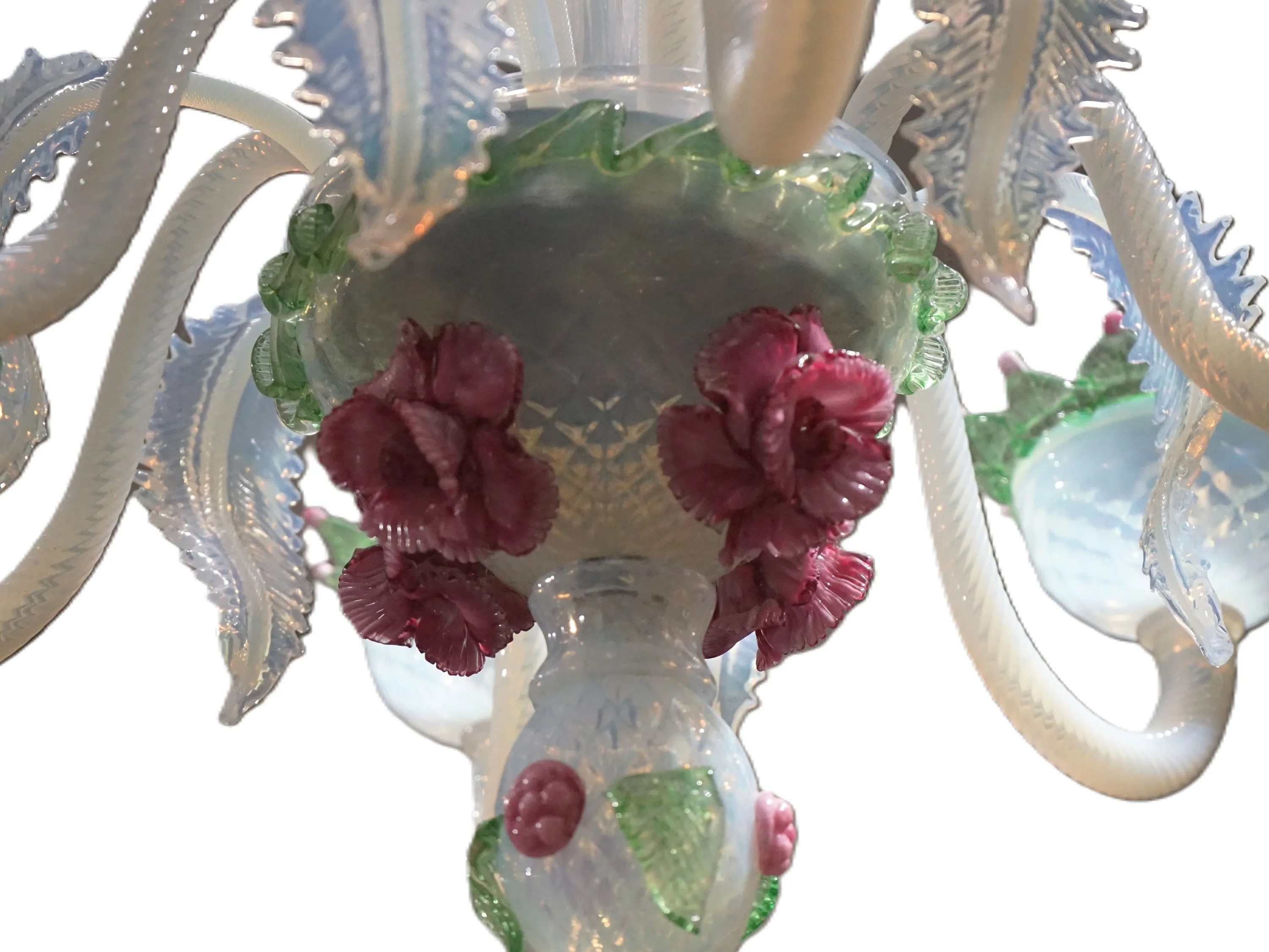 Lampadario in vetro di Murano, XX secolo, vetro opalino con profili verde salvia