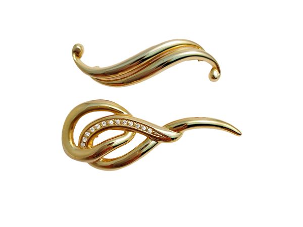 Due spille in metallo golden tone