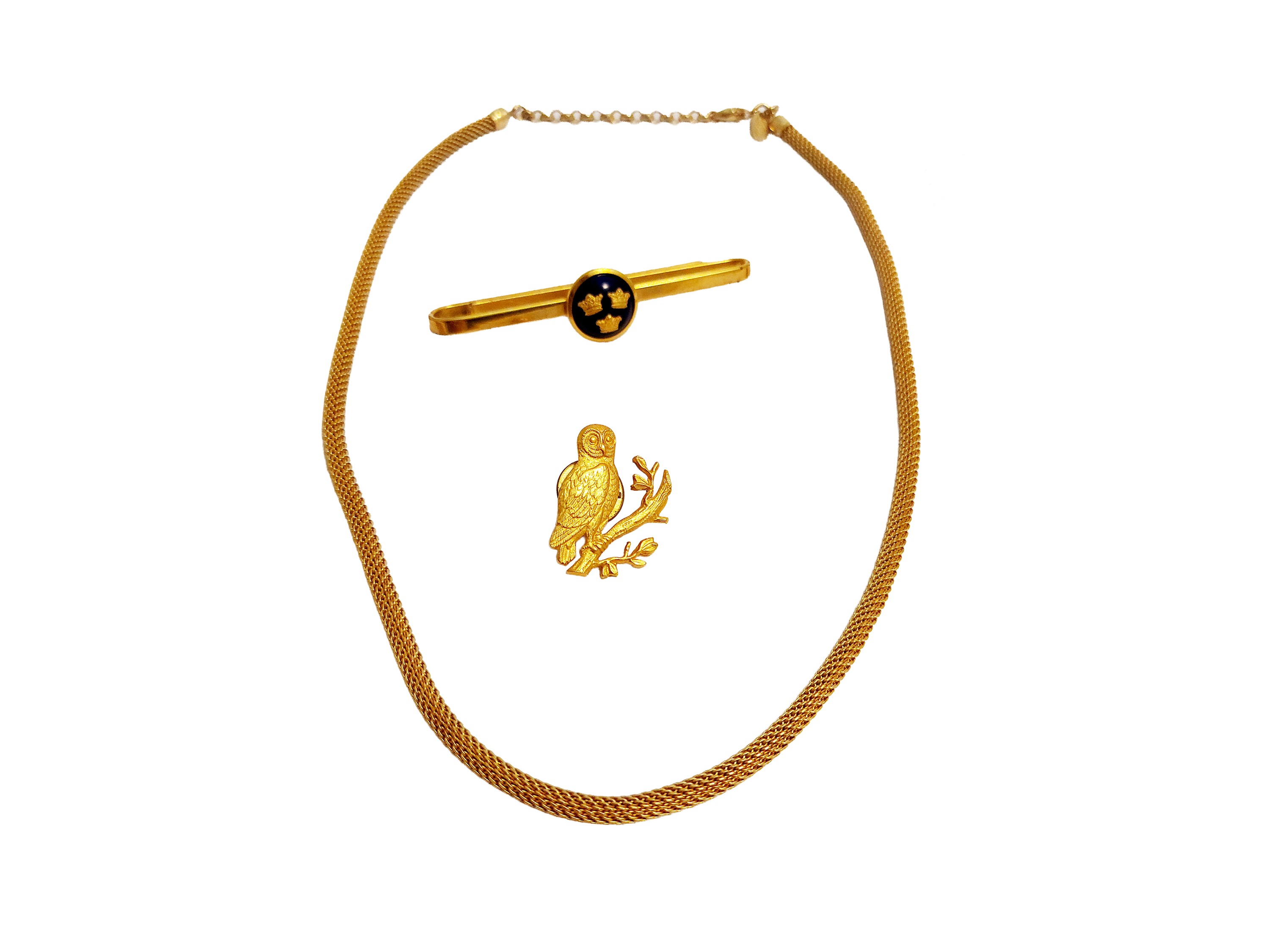 Lotto di bijoux: collana girocollo, spilla animalier a forma di civetta e ferma cravatta con tre ...