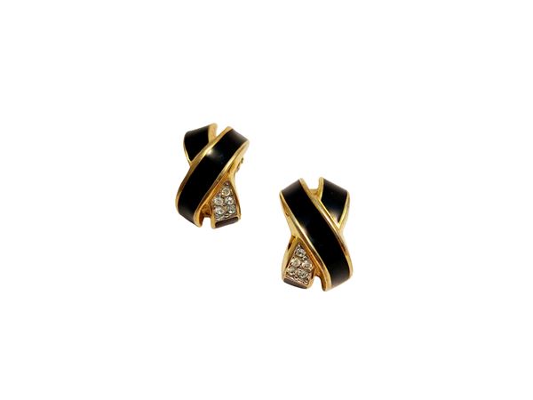 Orecchini a clip in metallo golden tone e smalto nero