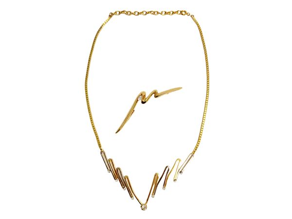 Spilla e collana in metallo golden tone