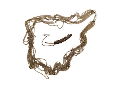 Spilla e collana d’epoca, spilla a forma di foglia con marcassiti e collana multifilo degradé in ...