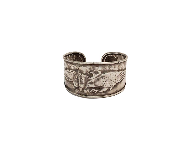 Bracciale rigido in argento 925, sbalzato, diametro cm 6