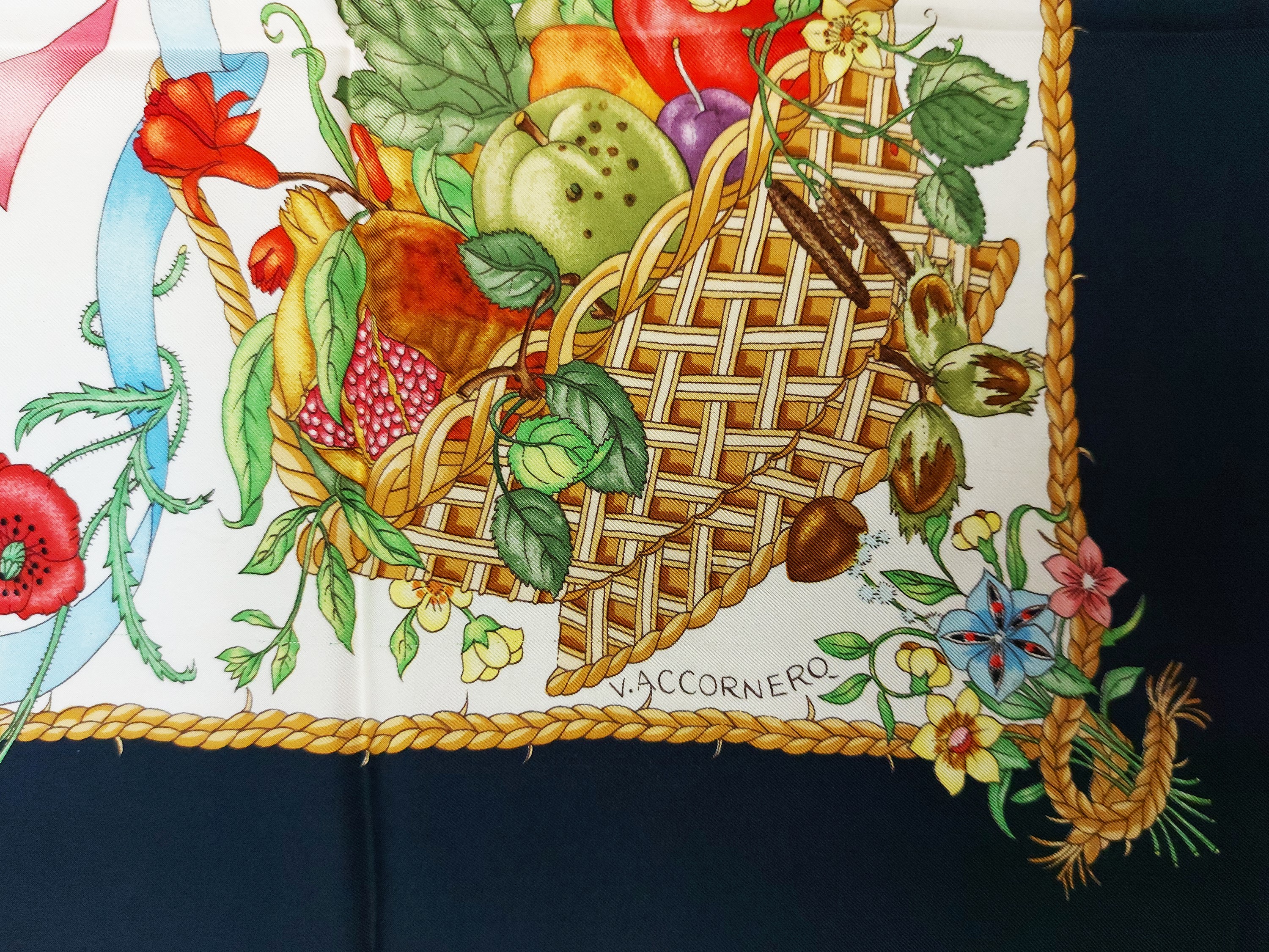 Gucci, Foulard in seta Flora di Accornero, cm 88x85
