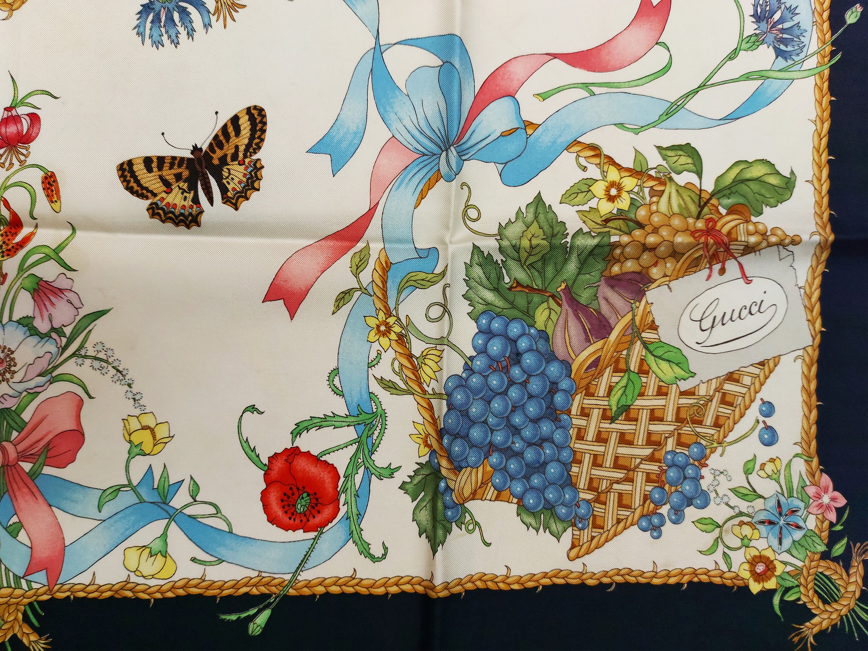 Gucci, Foulard in seta Flora di Accornero, cm 88x85