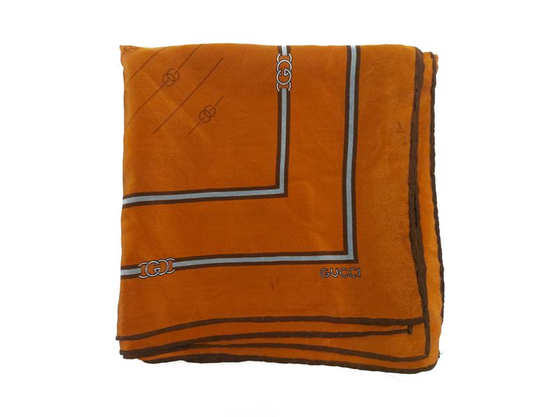 Gucci, Foulard in seta marrone bruciato con motivo monogram
