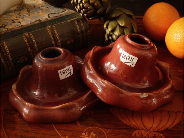 Galileo Chini - Pair of amaranth glazed ceramic candlesticks