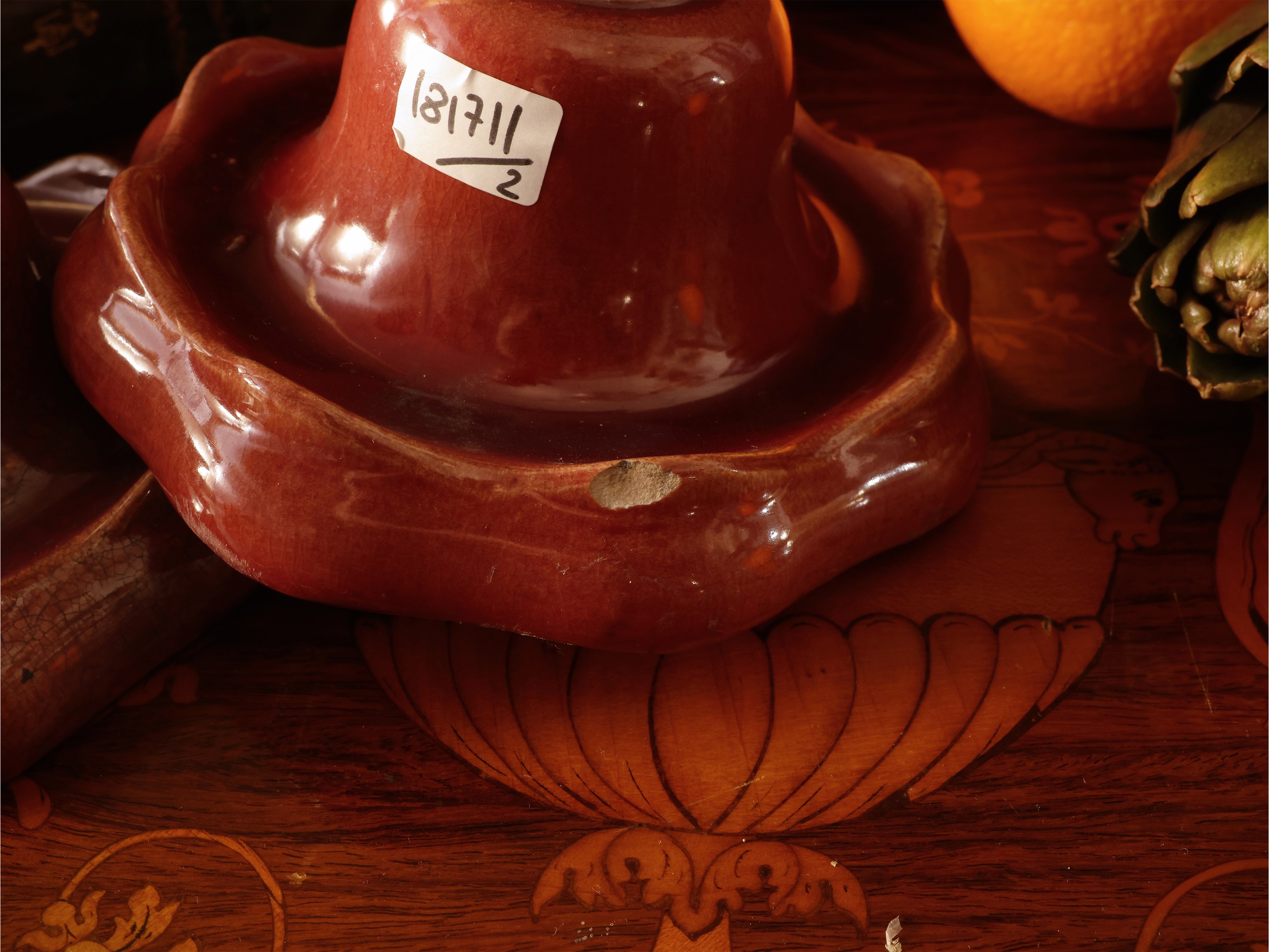 Coppia di bugie in ceramica invetriata amaranto