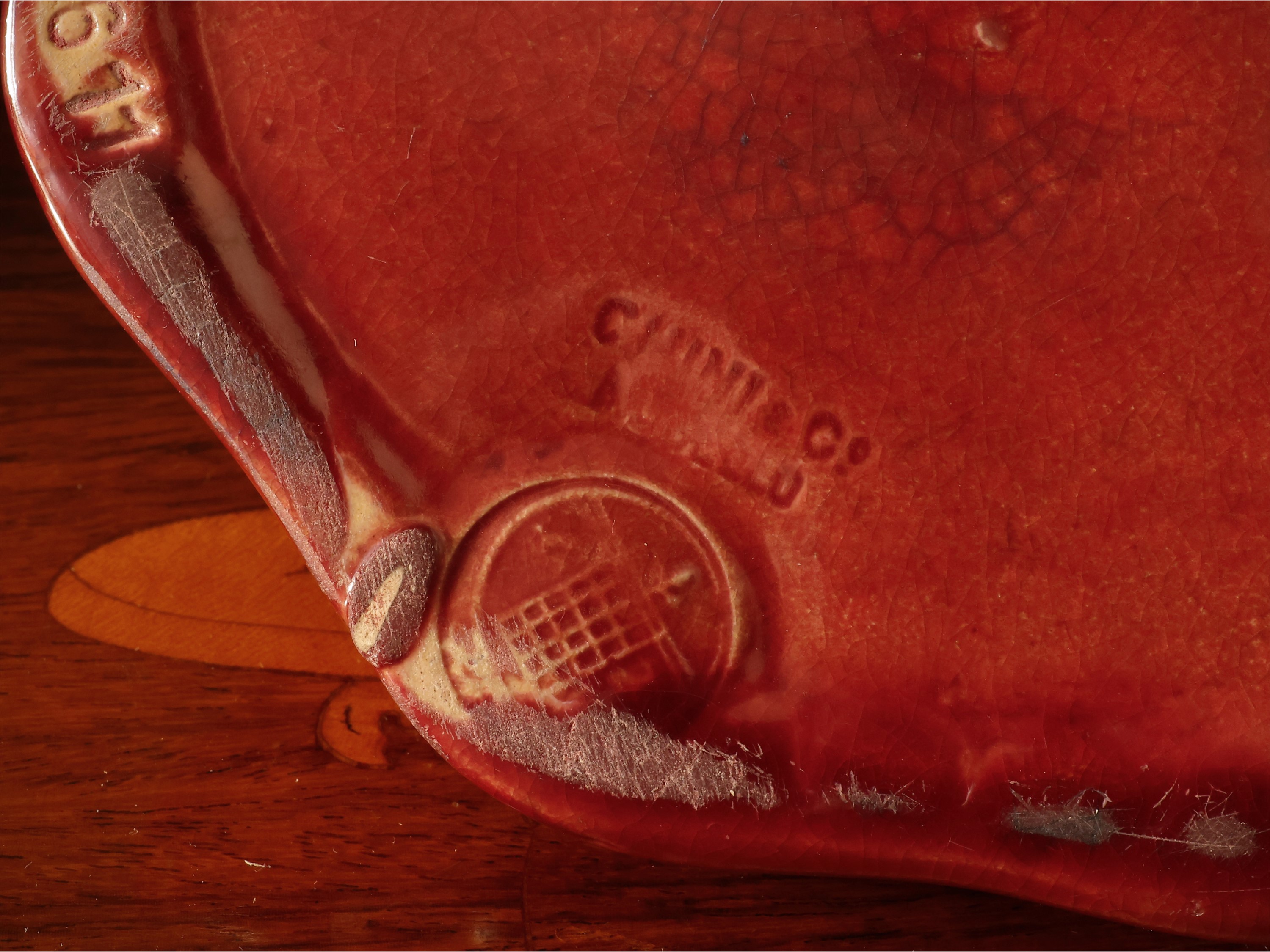 Coppia di bugie in ceramica invetriata amaranto