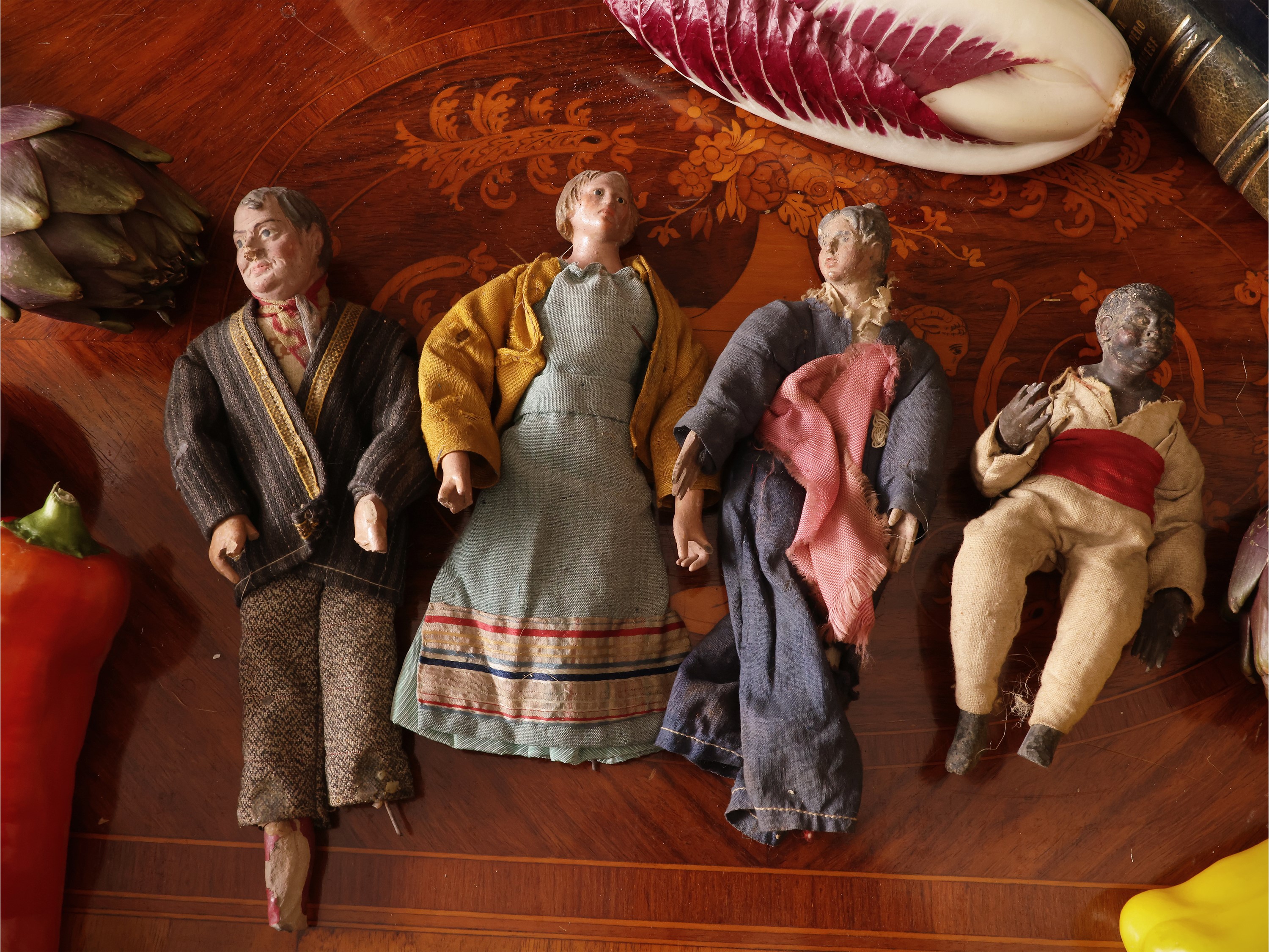 Gruppo di personaggi da presepe