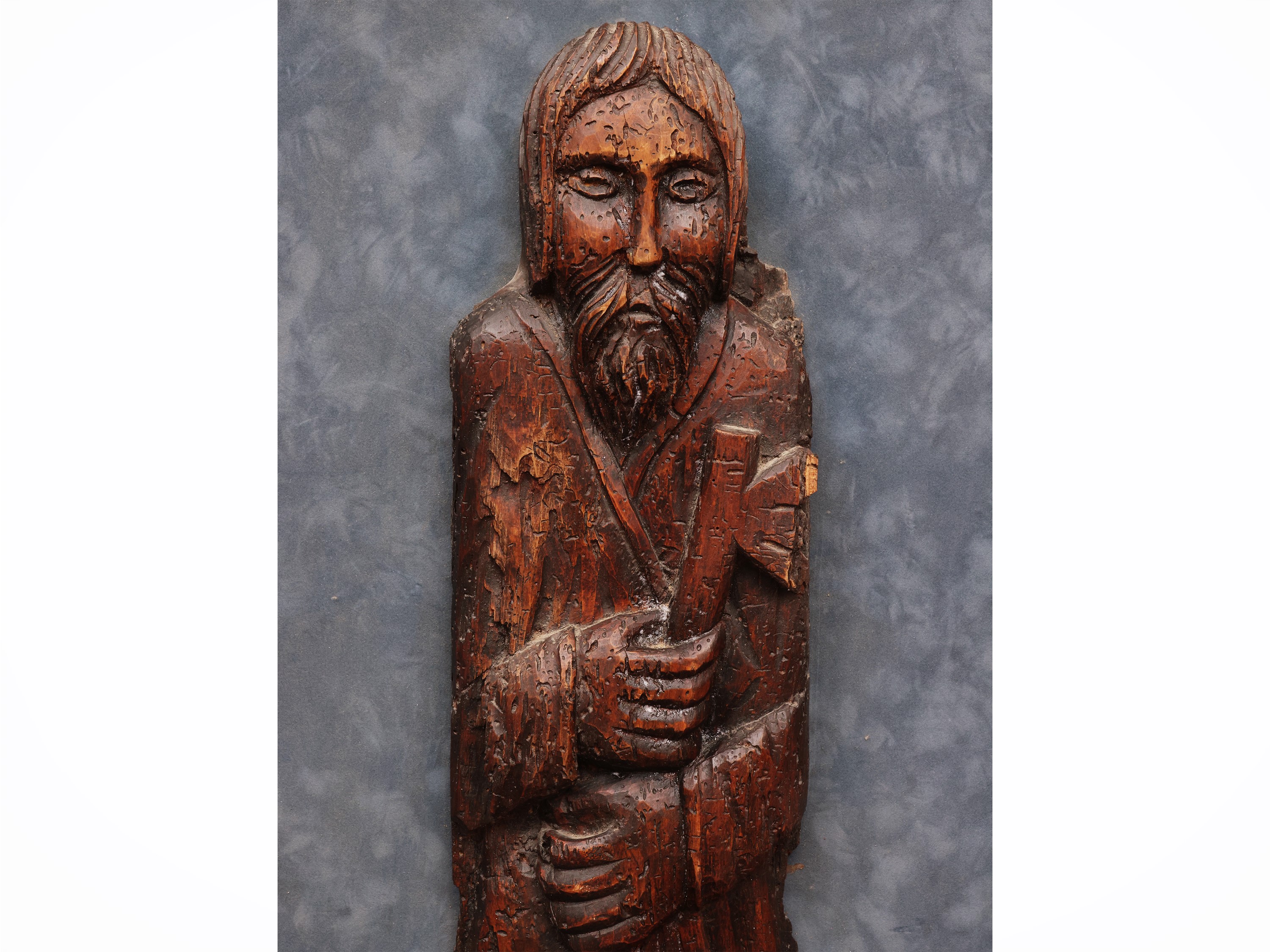 Antico frammento in legno