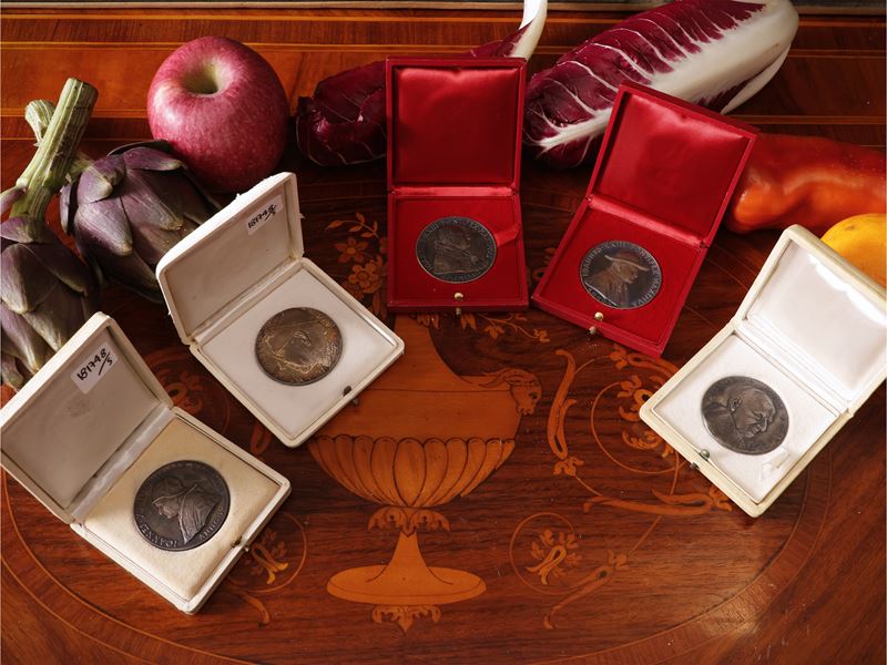 Cinque medaglie papali da collezione in argento