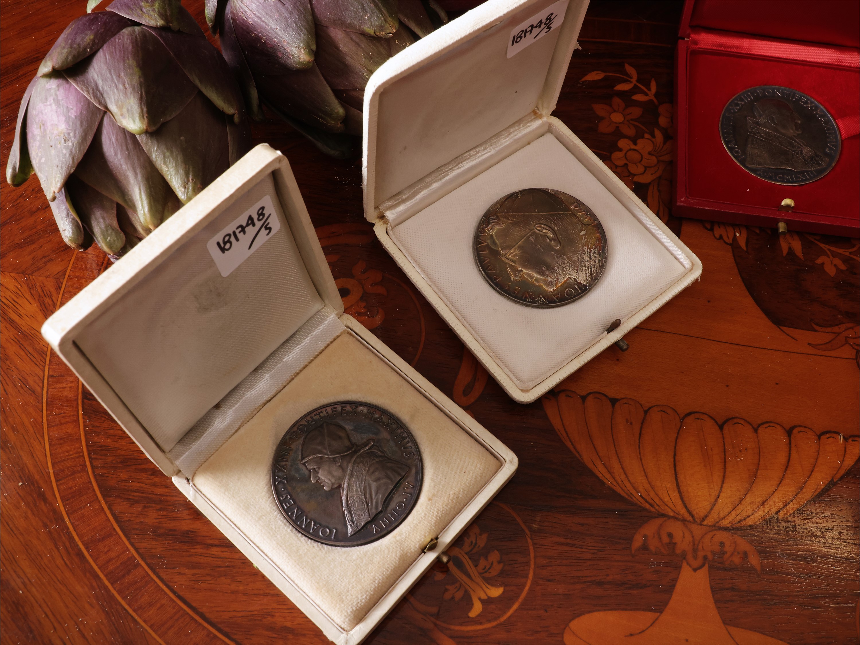 Cinque medaglie papali da collezione in argento