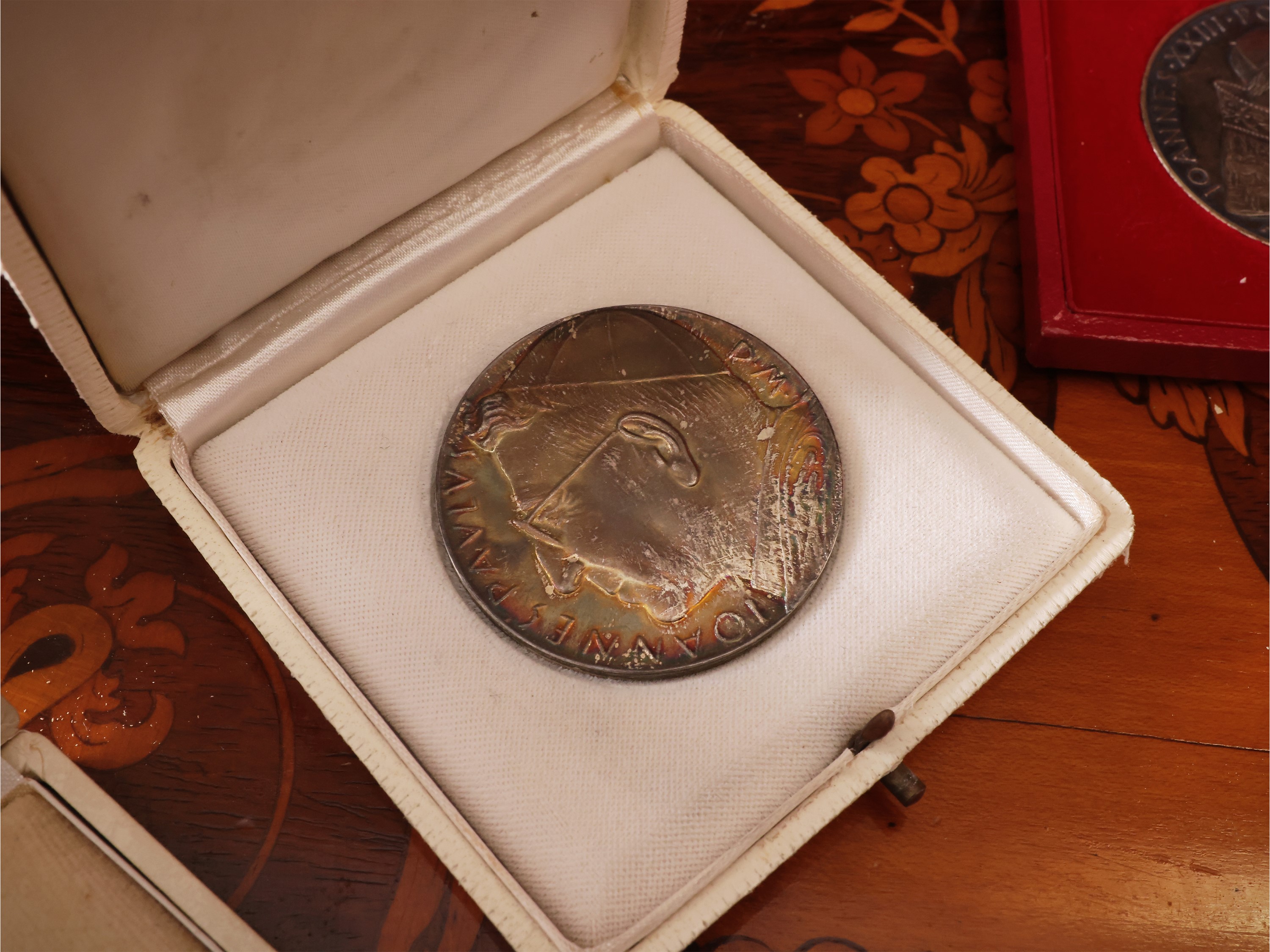 Cinque medaglie papali da collezione in argento