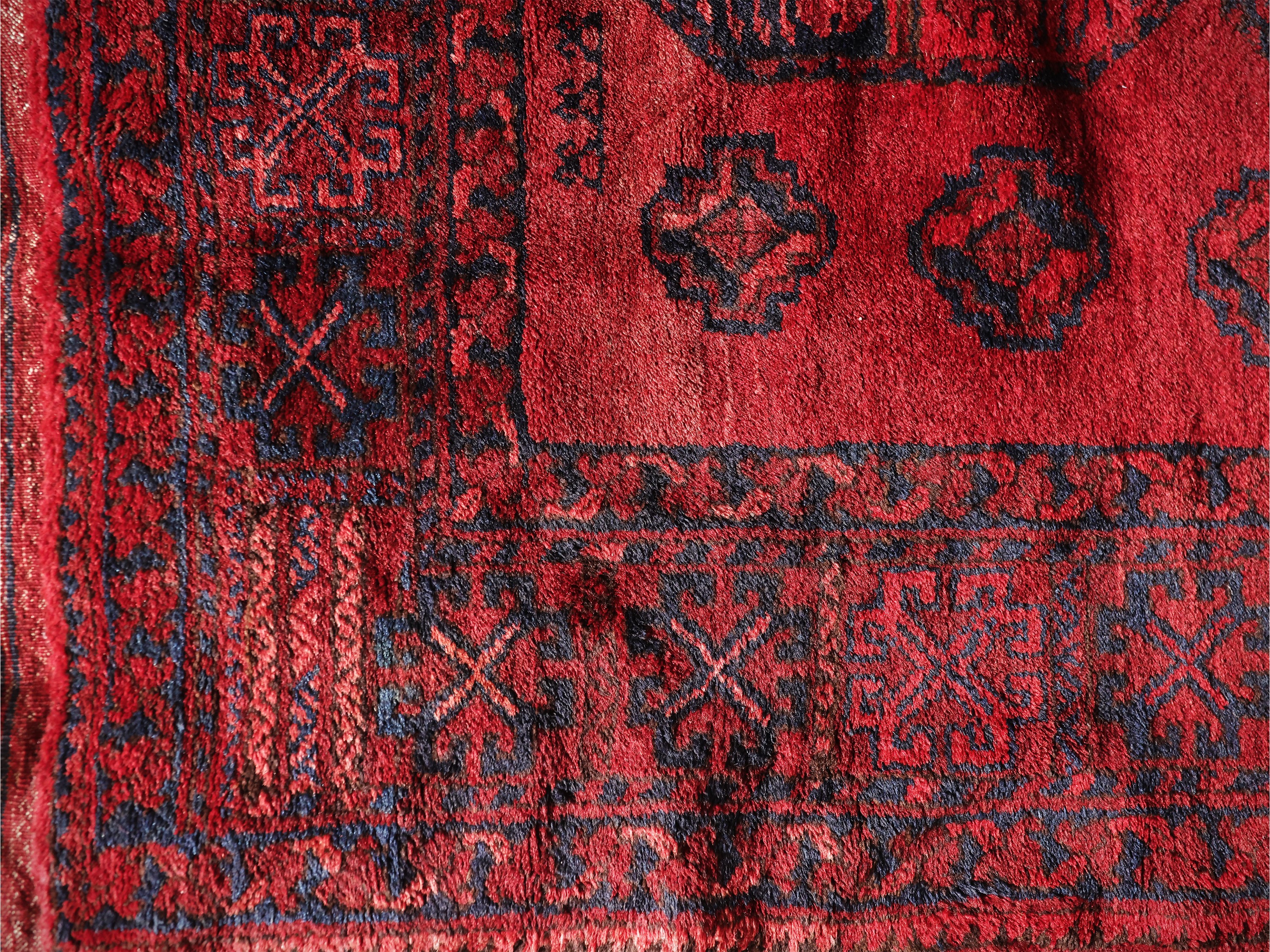 Tappeto afgano di vecchia manifattura