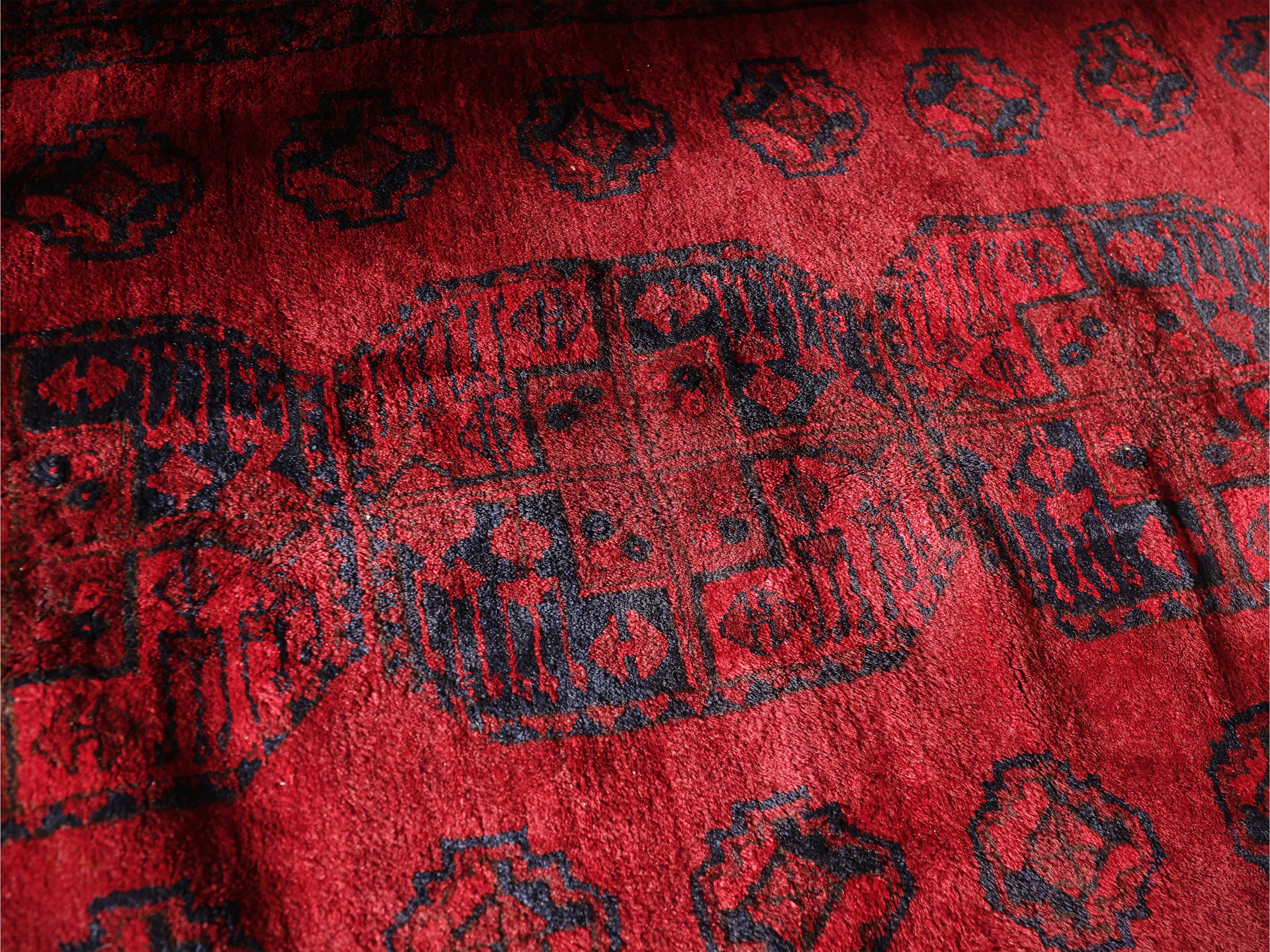 Tappeto afgano di vecchia manifattura