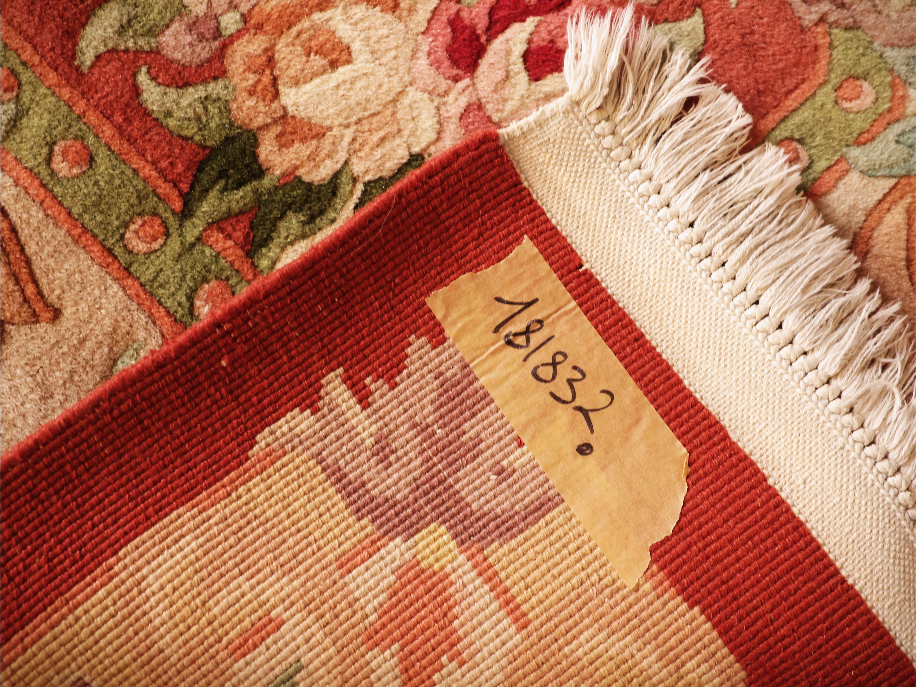 Tappeto cinese di Pechino, campo rosso con bouquet floreale policromo (cm 210x130)