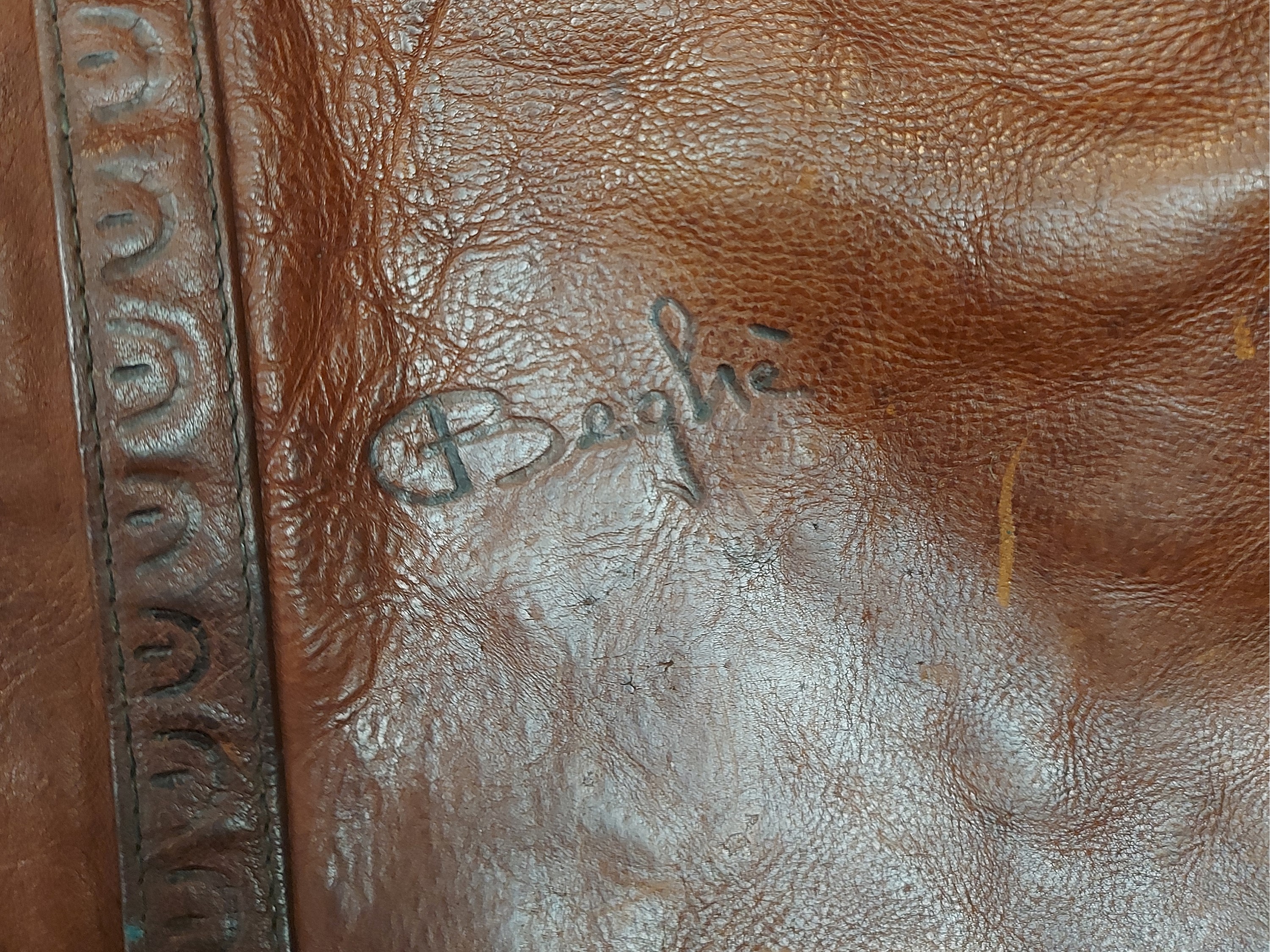 Borsa Beghè in cuoio con finiture in ottone