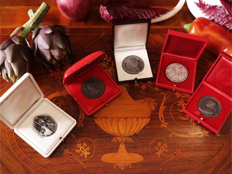 Cinque medaglie papali da collezione in argento