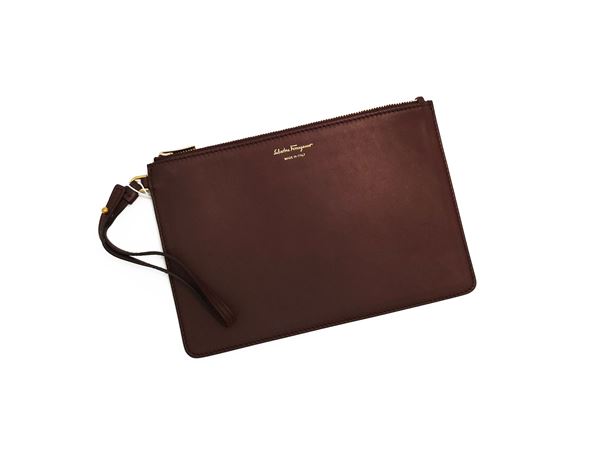 Salvatore Ferragamo - Bustina in pelle bordeaux  - Asta Vintagemania - Maison Bibelot - Casa d'Aste Firenze - Milano