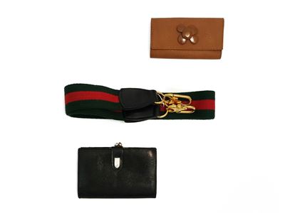 Lotto di Accessori di Moda, Comprendente Portachiavi Coccinelle, Tracolla Gucci e Portafogli Vint...