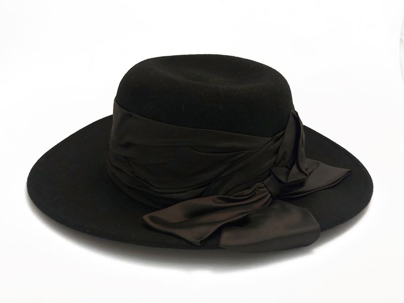 Cappello in Panno Nero