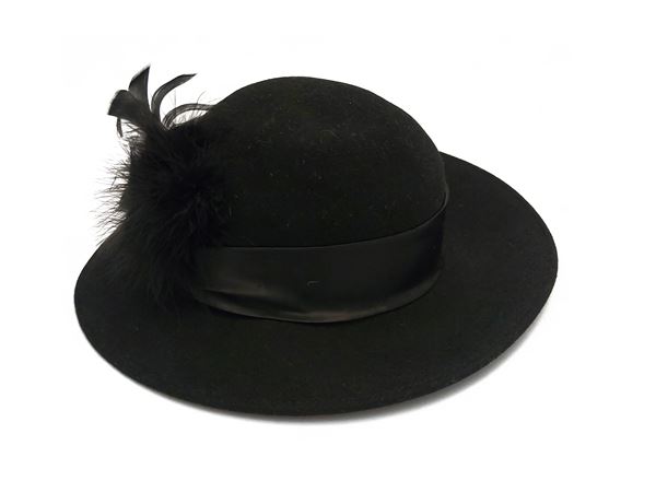Black cloth hat