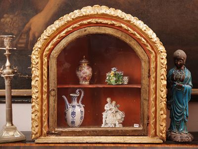 Teca pensile in legno laccato, XIX secolo
