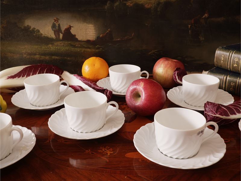 Serie di dodici tazze da tè o caffè lungo in porcellana, Richard Ginori