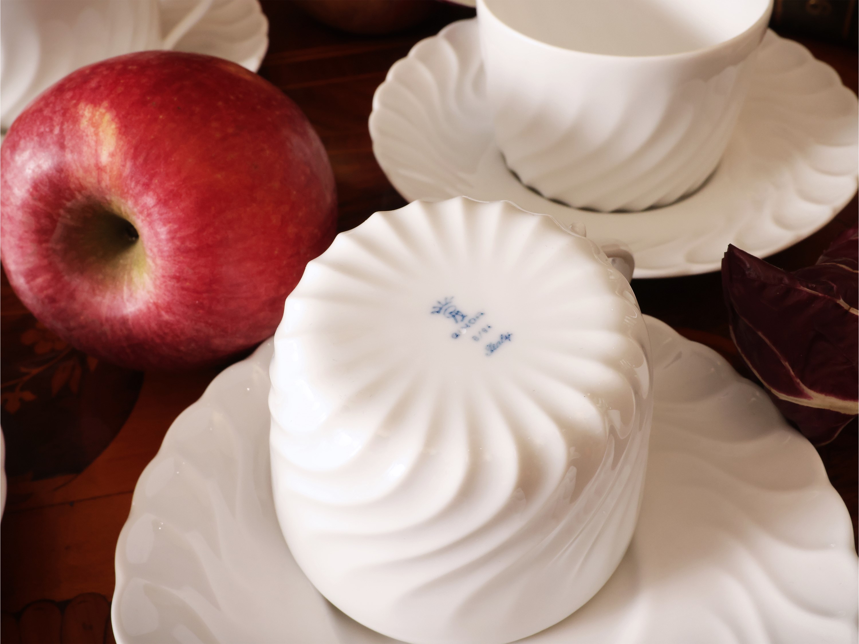 Serie di dodici tazze da tè o caffè lungo in porcellana, Richard Ginori