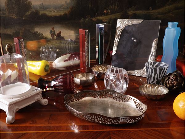 Miscellany of decorative accessories