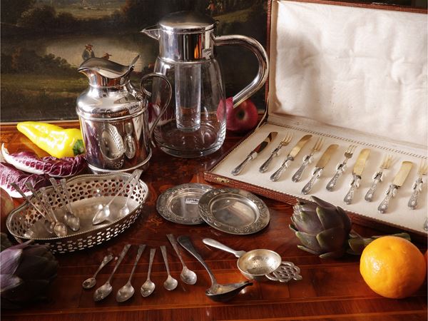 Table accessories in silver metal