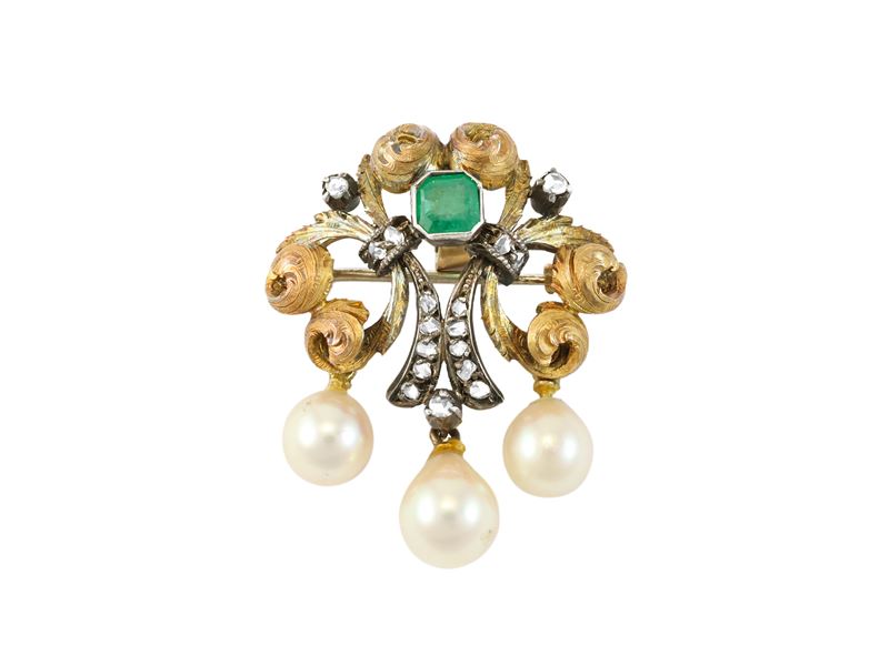 Spilla in oro a basso titolo, argento, rose di diamante, perle e piccolo smeraldo
