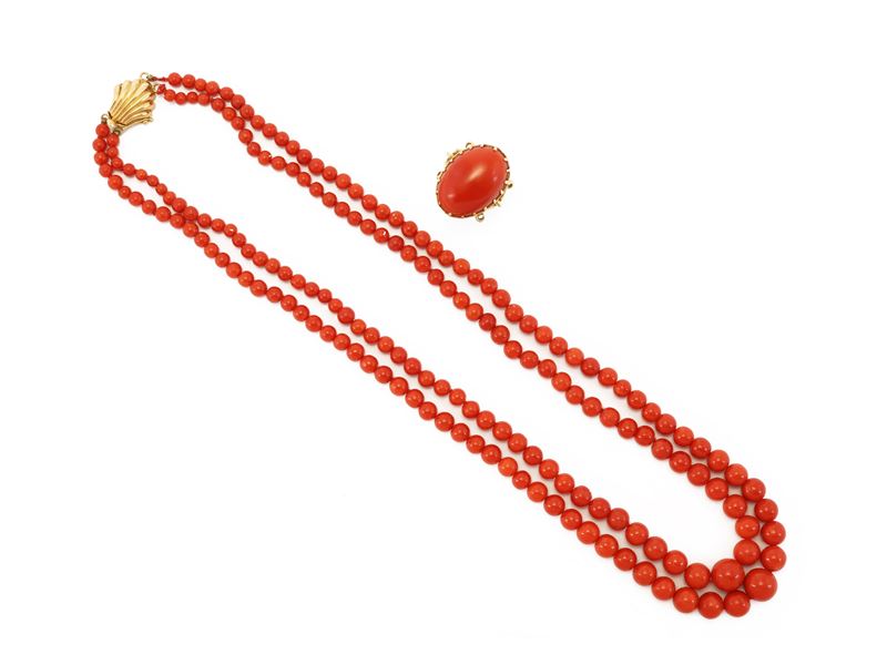Collana ed anello in corallo ed oro giallo
